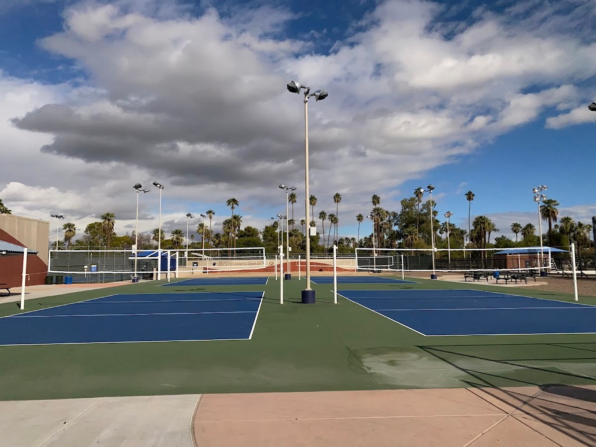 La Glorieta Basketball, Racquetball and Tennis Court
